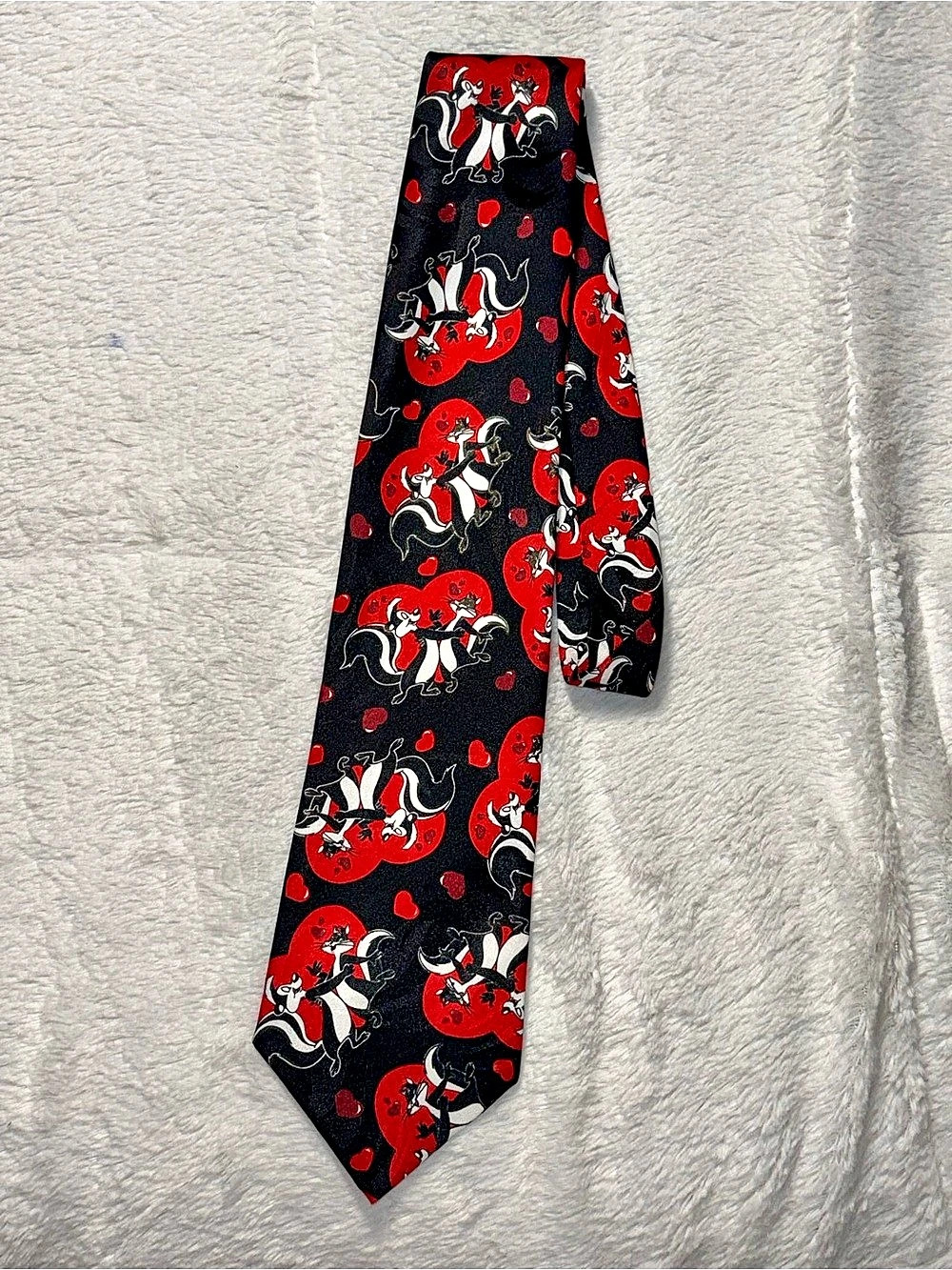 Looney Tunes Novelty Pepe  Le Pew Tie in Black & Red Like New